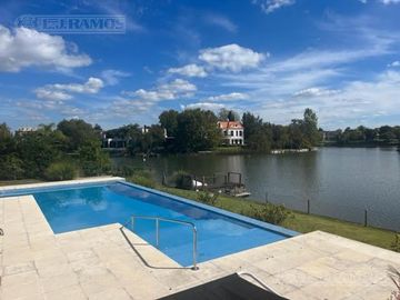 Casa a la laguna con 4 dormitorios en venta en   La Isla - Nordelta