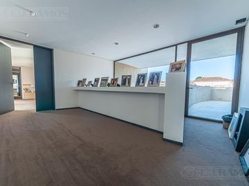 Casa a la laguna con 4 dormitorios en venta en   La Isla - Nordelta