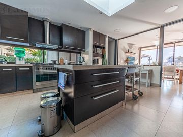 Casa a la laguna con 4 dormitorios en venta en   La Isla - Nordelta