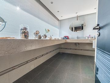 Casa a la laguna con 4 dormitorios en venta en   La Isla - Nordelta