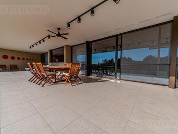 Casa a la laguna con 4 dormitorios en venta en   La Isla - Nordelta