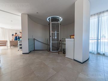 Casa a la laguna con 4 dormitorios en venta en   La Isla - Nordelta