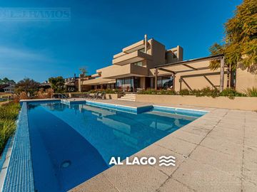 Casa a la laguna con 4 dormitorios en venta en   La Isla - Nordelta