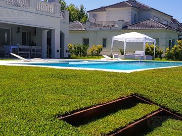 LOTE AL GOLF 2.100m². 4 DORMITORIOS.