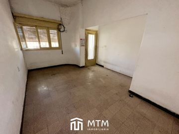 Galpon y casa en venta, en Granadero Baigorria.
