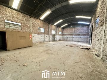Galpon y casa en venta, en Granadero Baigorria.