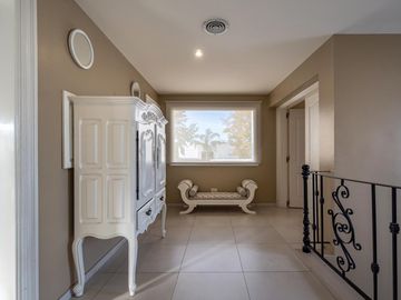 VENTA/PERMUTA – Casa - 4 dormitorios en suite - Playroom y piscina - Cadaques, Funes Hills