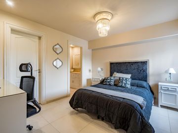VENTA/PERMUTA – Casa - 4 dormitorios en suite - Playroom y piscina - Cadaques, Funes Hills