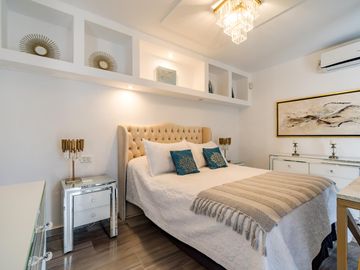 VENTA/PERMUTA – Casa - 4 dormitorios en suite - Playroom y piscina - Cadaques, Funes Hills