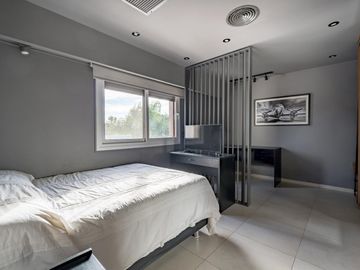 VENTA/PERMUTA – Casa - 4 dormitorios en suite - Playroom y piscina - Cadaques, Funes Hills