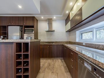 VENTA/PERMUTA – Casa - 4 dormitorios en suite - Playroom y piscina - Cadaques, Funes Hills