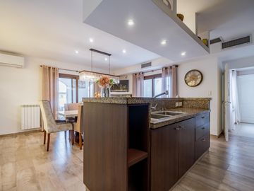 VENTA/PERMUTA – Casa - 4 dormitorios en suite - Playroom y piscina - Cadaques, Funes Hills