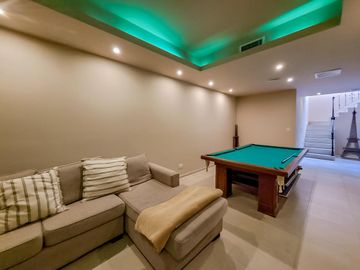 VENTA/PERMUTA – Casa - 4 dormitorios en suite - Playroom y piscina - Cadaques, Funes Hills