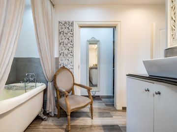 VENTA/PERMUTA – Casa - 4 dormitorios en suite - Playroom y piscina - Cadaques, Funes Hills