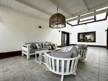 VENTA/PERMUTA – Casa - 4 dormitorios en suite - Playroom y piscina - Cadaques, Funes Hills