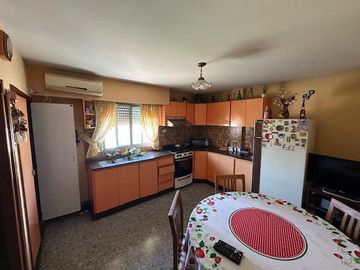 Casa en  venta en G. de Laferrere