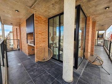 VENTA. DEPARTAMENTO TRES DORMITORIOS. PARRILLERO EXCLUSIVO. BARRIO MARTIN, ROSARIO