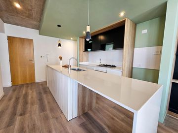 VENTA. DEPARTAMENTO TRES DORMITORIOS. PARRILLERO EXCLUSIVO. BARRIO MARTIN, ROSARIO