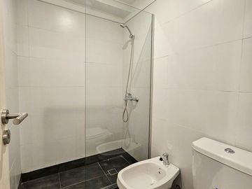 VENTA. DEPARTAMENTO TRES DORMITORIOS. PARRILLERO EXCLUSIVO. BARRIO MARTIN, ROSARIO