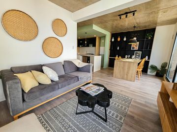 VENTA. DEPARTAMENTO TRES DORMITORIOS. PARRILLERO EXCLUSIVO. BARRIO MARTIN, ROSARIO