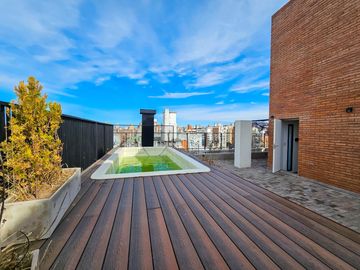 VENTA. DEPARTAMENTO TRES DORMITORIOS. PARRILLERO EXCLUSIVO. BARRIO MARTIN, ROSARIO