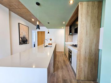 VENTA. DEPARTAMENTO TRES DORMITORIOS. PARRILLERO EXCLUSIVO. BARRIO MARTIN, ROSARIO