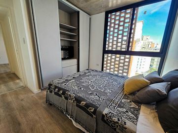 VENTA. DEPARTAMENTO TRES DORMITORIOS. PARRILLERO EXCLUSIVO. BARRIO MARTIN, ROSARIO