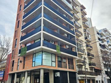 VENTA. DEPARTAMENTO TRES DORMITORIOS. PARRILLERO EXCLUSIVO. BARRIO MARTIN, ROSARIO