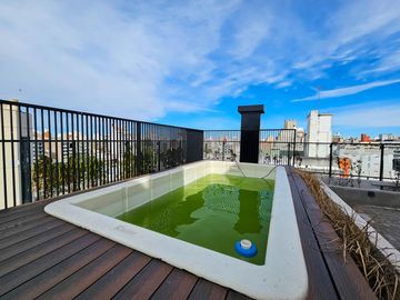 VENTA. DEPARTAMENTO TRES DORMITORIOS. PARRILLERO EXCLUSIVO. BARRIO MARTIN, ROSARIO