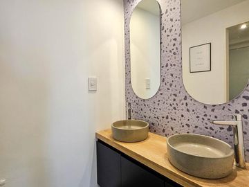 VENTA. DEPARTAMENTO TRES DORMITORIOS. PARRILLERO EXCLUSIVO. BARRIO MARTIN, ROSARIO