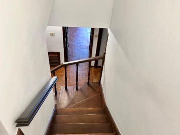 Casa en CHAUVIN 5 AMB GARAG QUINCHO 6 AUTOS TOMA MENOR VALOR DEPTO PARA RENTA