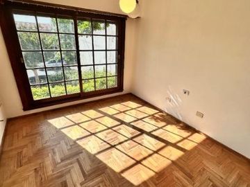 Casa en CHAUVIN 5 AMB GARAG QUINCHO 6 AUTOS TOMA MENOR VALOR DEPTO PARA RENTA