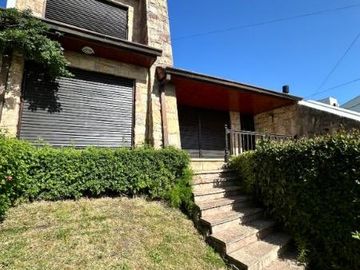 Casa en CHAUVIN 5 AMB GARAG QUINCHO 6 AUTOS TOMA MENOR VALOR DEPTO PARA RENTA