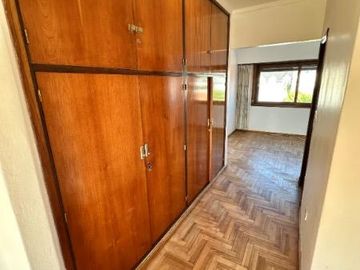 Casa en CHAUVIN 5 AMB GARAG QUINCHO 6 AUTOS TOMA MENOR VALOR DEPTO PARA RENTA