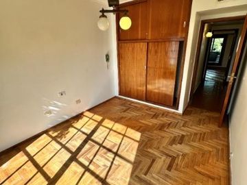 Casa en CHAUVIN 5 AMB GARAG QUINCHO 6 AUTOS TOMA MENOR VALOR DEPTO PARA RENTA