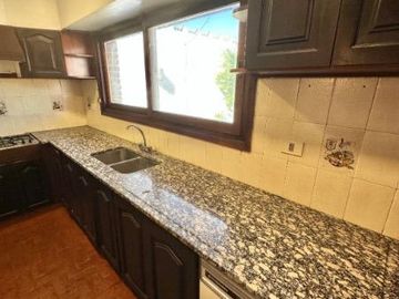 Casa en CHAUVIN 5 AMB GARAG QUINCHO 6 AUTOS TOMA MENOR VALOR DEPTO PARA RENTA