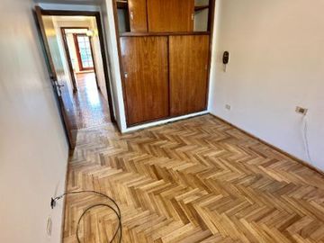Casa en CHAUVIN 5 AMB GARAG QUINCHO 6 AUTOS TOMA MENOR VALOR DEPTO PARA RENTA