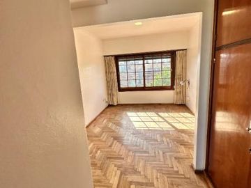 Casa en CHAUVIN 5 AMB GARAG QUINCHO 6 AUTOS TOMA MENOR VALOR DEPTO PARA RENTA