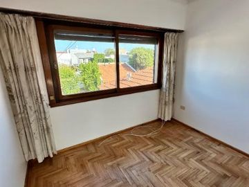 Casa en CHAUVIN 5 AMB GARAG QUINCHO 6 AUTOS TOMA MENOR VALOR DEPTO PARA RENTA