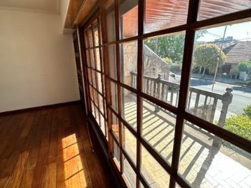 Casa en CHAUVIN 5 AMB GARAG QUINCHO 6 AUTOS TOMA MENOR VALOR DEPTO PARA RENTA