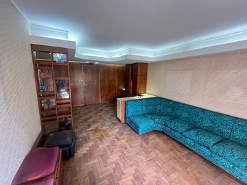 Venta - Departamento de tres dormitorios en piso exclusivo, con balcón al frente en Rosario Centro