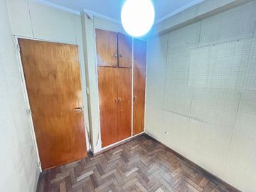 Venta - Departamento de tres dormitorios en piso exclusivo, con balcón al frente en Rosario Centro