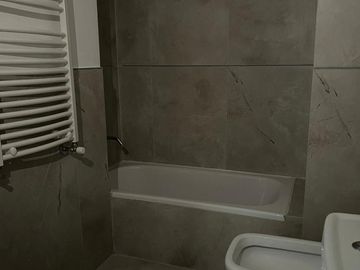 Departamento 4 ambientes con cochera a estrena en venta - Bernal Centro