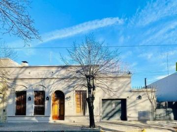 Casa en venta - 3 Dormitorios 2 Baños - Cochera - 625Mts2 - General Belgrano