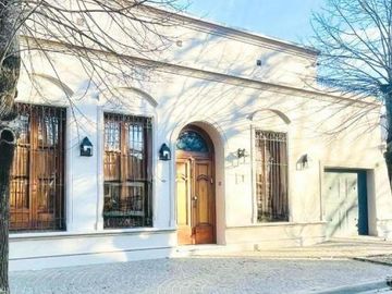 Casa en venta - 3 Dormitorios 2 Baños - Cochera - 625Mts2 - General Belgrano