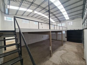 Nave Industrial - San Martin -  Venta con renta