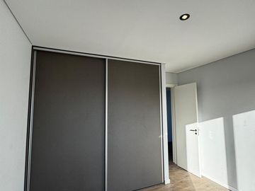 VENTA CASA 5 AMBIENTES A LA LAGUNA