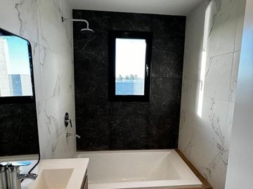 VENTA CASA 5 AMBIENTES A LA LAGUNA