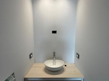 VENTA CASA 5 AMBIENTES A LA LAGUNA