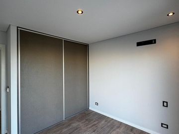 VENTA CASA 5 AMBIENTES A LA LAGUNA